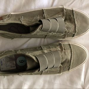 Slip on casual shoes